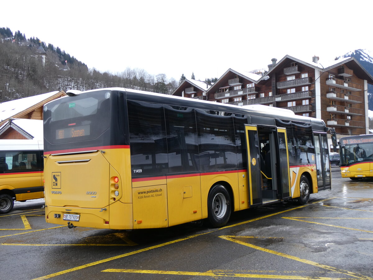 (270'706) - PostAuto Bern - BE 707'920/PID 11'459 - Volvo (ex K�bli, Gstaad BE 671'405; ex K�bli, Gstaad BE 21'779) am 6. Januar 2025 beim Bahnhof Gstaad