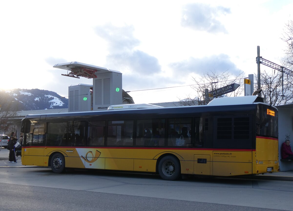 (270'764) - H�fliger, Sursee - Nr. 5/OW 11'868/PID 10'011 - Solaris am 7. Januar 2025 beim Bahnhof Interlaken West (Einsatz PostAuto)