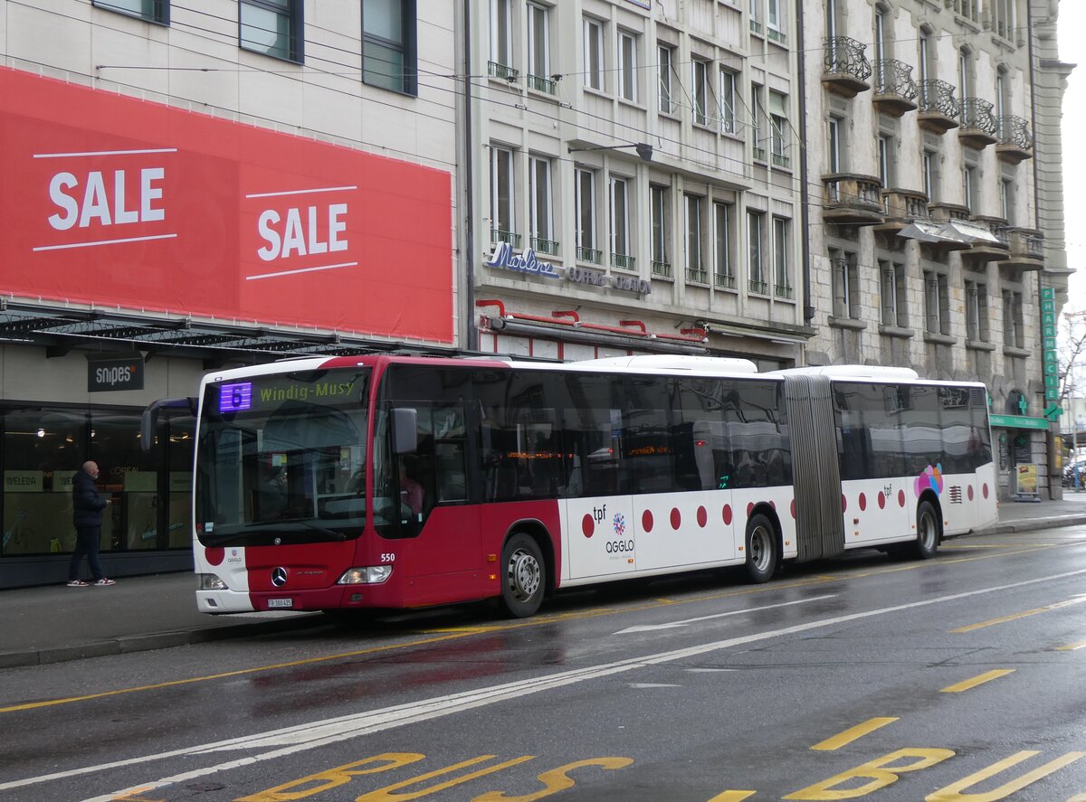 (270'782) - TPF Fribourg - Nr. 550/FR 300'425 - Mercedes am 9. Januar 2025 beim Bahnhof Fribourg