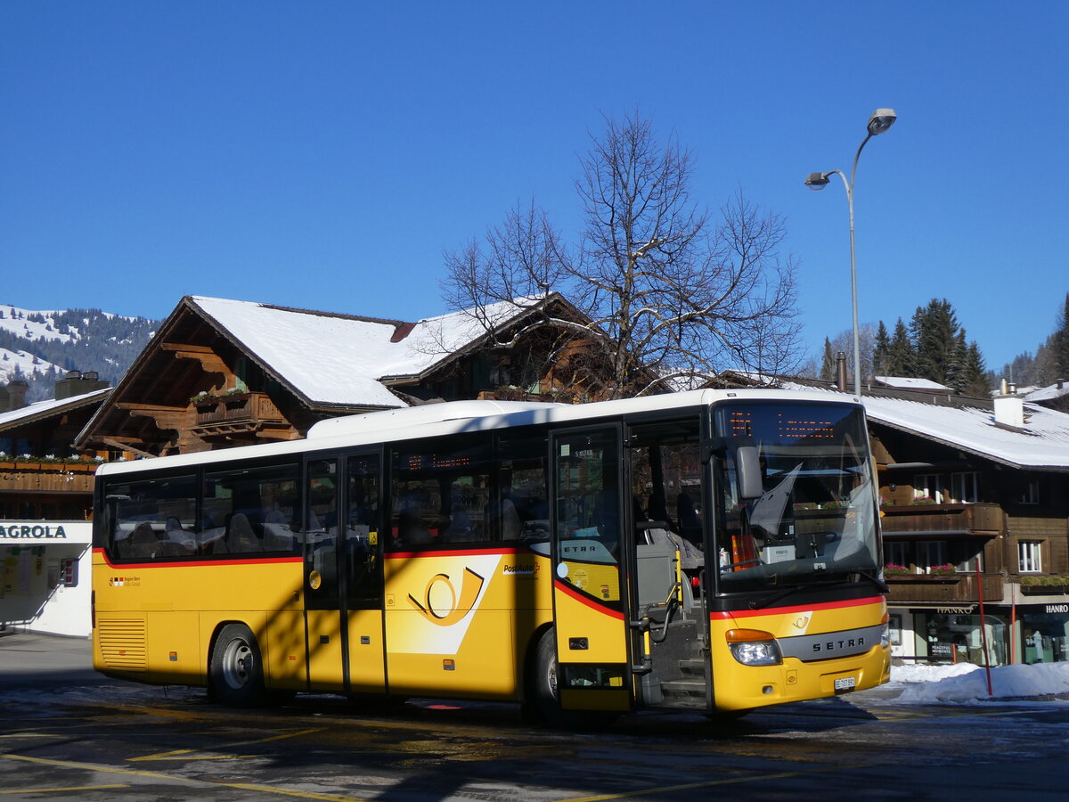(271'125) - PostAuto Bern - Nr. 3/BE 707'891/PID 4535 - Setra (ex K�bli, Gstaad Nr. 3) am 13. Januar 2025 beim Bahnhof Gstaad