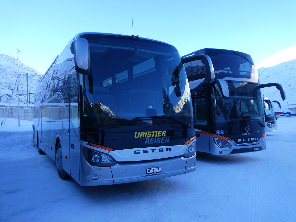 (271'139) - Uristier-Reisen, Seedorf - UR 9378 - Setra (ex AAGU Altdorf Nr. 16; ex Molnar, HR-Bjelovar) am 14. Januar 2025 in Andermatt, Bahnhofplatz