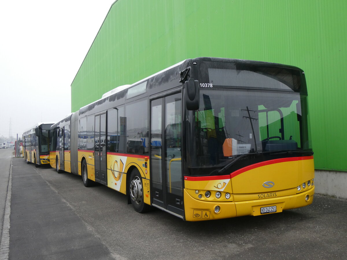 (271'344) - CarPostal Ouest - VD 242'251/PID 10'378 - Solaris (ex TPB, S�deilles) am 19. Januar 2025 in Kerzers, Interbus