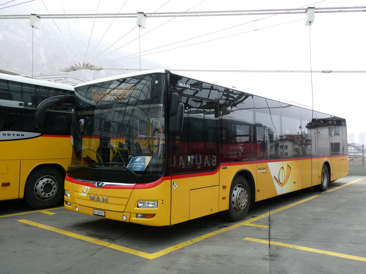 (271'977) - PostAuto Graub�nden - GR 168'857/PID 10'764 - MAN am 14. Februar 2025 in Chur, Postautostation