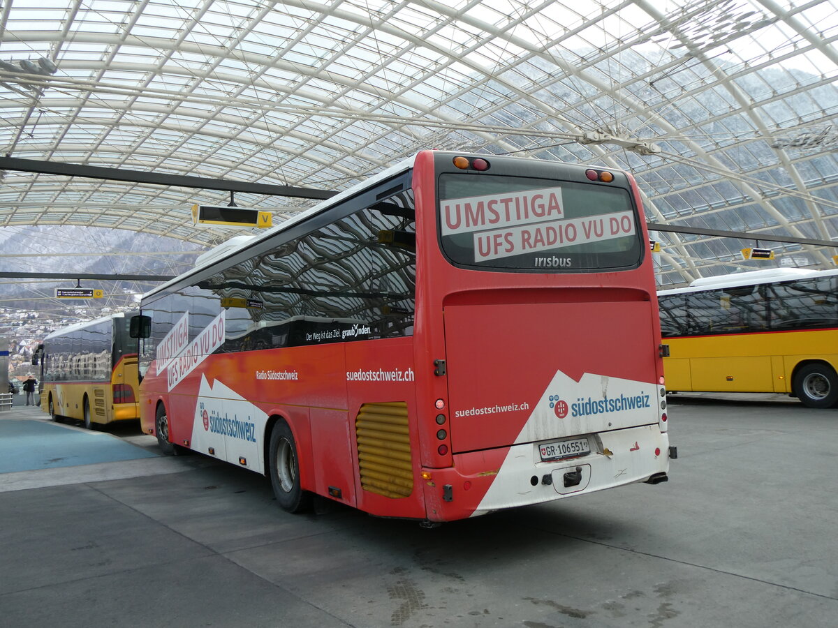 (272'008) - PostAuto Graub�nden - GR 106'551/PID 5107 - Irisbus am 14. Februar 2025 in Chur, Postautostation