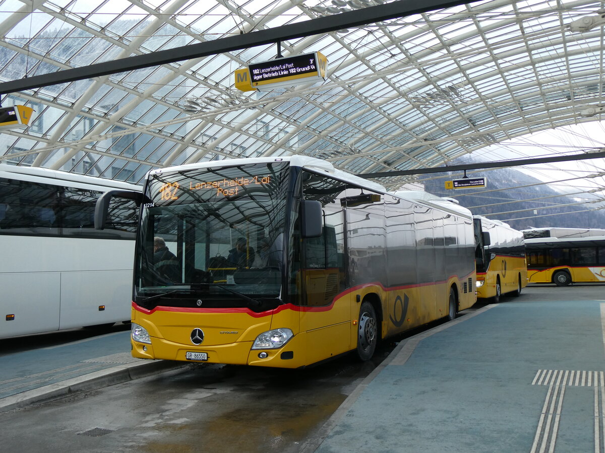 (272'010) - PostAuto Graub�nden - GR 86'550/PID 12'214 - Mercedes am 14. Februar 2025 in Chur, Postautostation