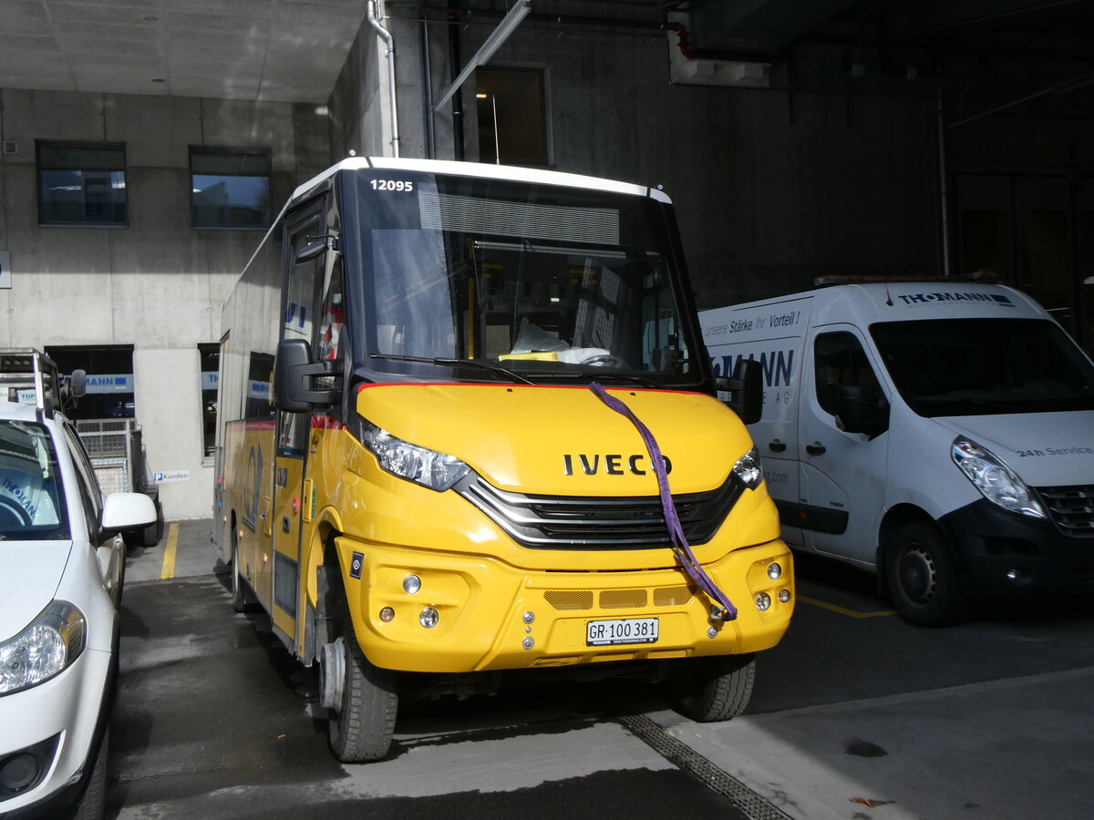 (272'028) - PostAuto Graub�nden - GR 100'381/PID 12'095 - Iveco/K-Bus am 14. Februar 2025 in Chur, Garage