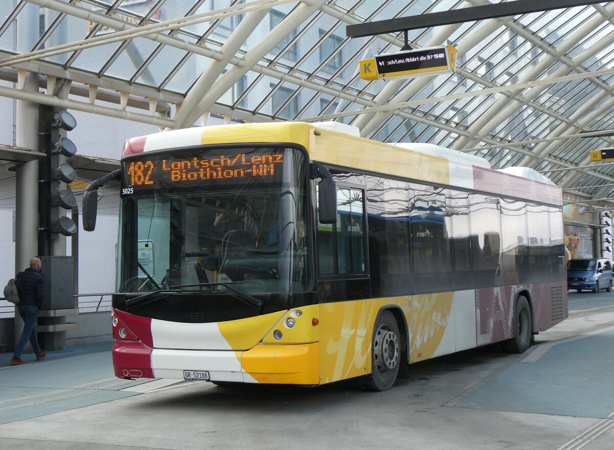 (272'039) - PostAuto Graub�nden - Nr. 14/GR 52'188/PID 5025 - Scania/Hess am 14. Februar 2025 in Chur, Postautostation