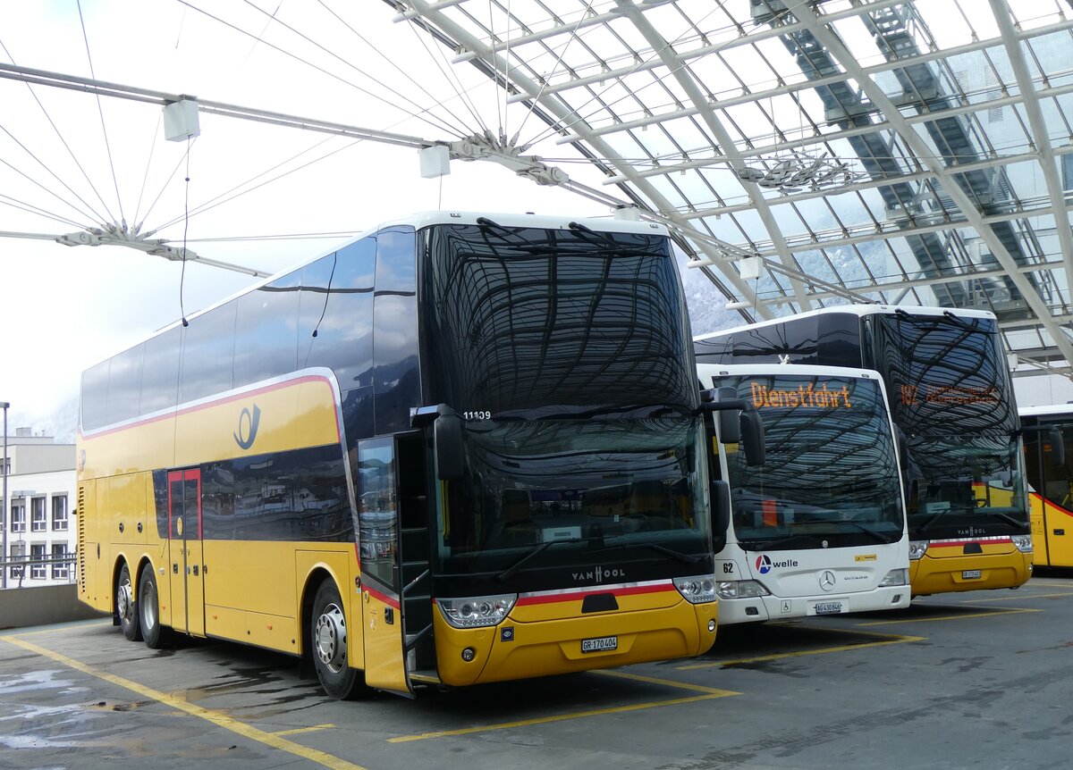 (272'054) - PostAuto Graub�nden - GR 170'404/PID 11'109 - Van Hool am 14. Februar 2025 in Chur, Postautostation