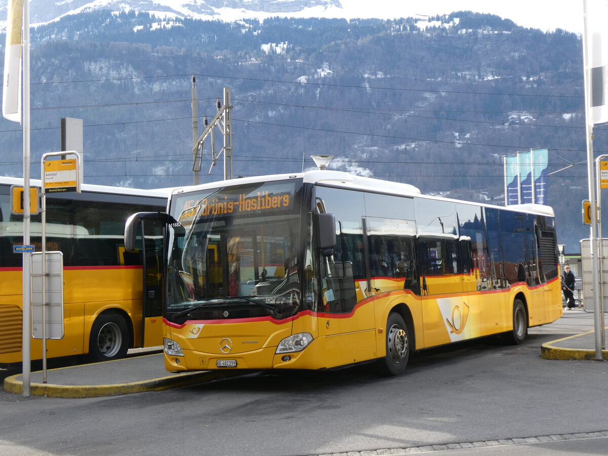 (272'277) - Fl�ck, Brienz - Nr. 1/BE 482'299/PID 11'682 - Mercedes (ex PostAuto Bern BE 403'166; ex PostAuto Bern BE 653'384) am 21. Februar 2025 beim Bahnhof Brienz