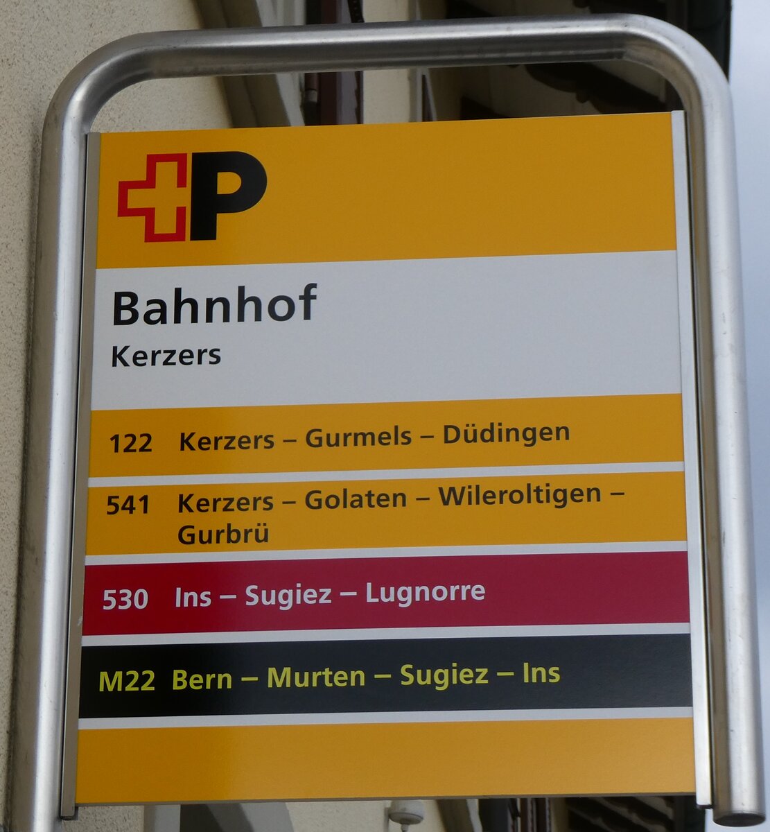 (272'558) - +P/tpf-Haltestellenschild - Kerzers, Bahnhof - am 1. M�rz 2025