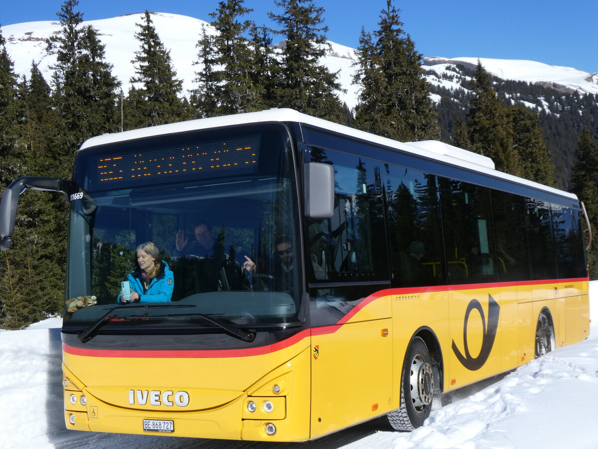 (272'579) - Fl�ck, Brienz - Nr. 27/BE 868'727/PID 11'669 - Iveco am 2. M�rz 2025 bei der Grossen Scheidegg