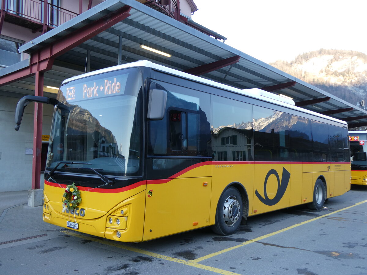 (272'615) - Fl�ck, Brienz - Nr. 27/BE 868'727/PID 11'669 - Iveco am 2. M�rz 2025 in Meiringen, Postautostation