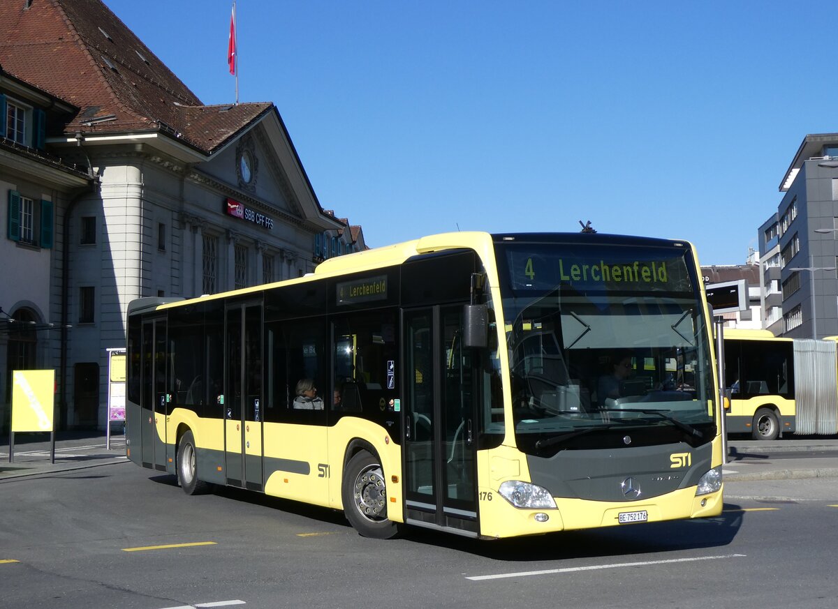 (272'626) - STI Thun - Nr. 176/BE 752'176 - Mercedes am 3. M�rz 2025 beim Bahnhof Thun