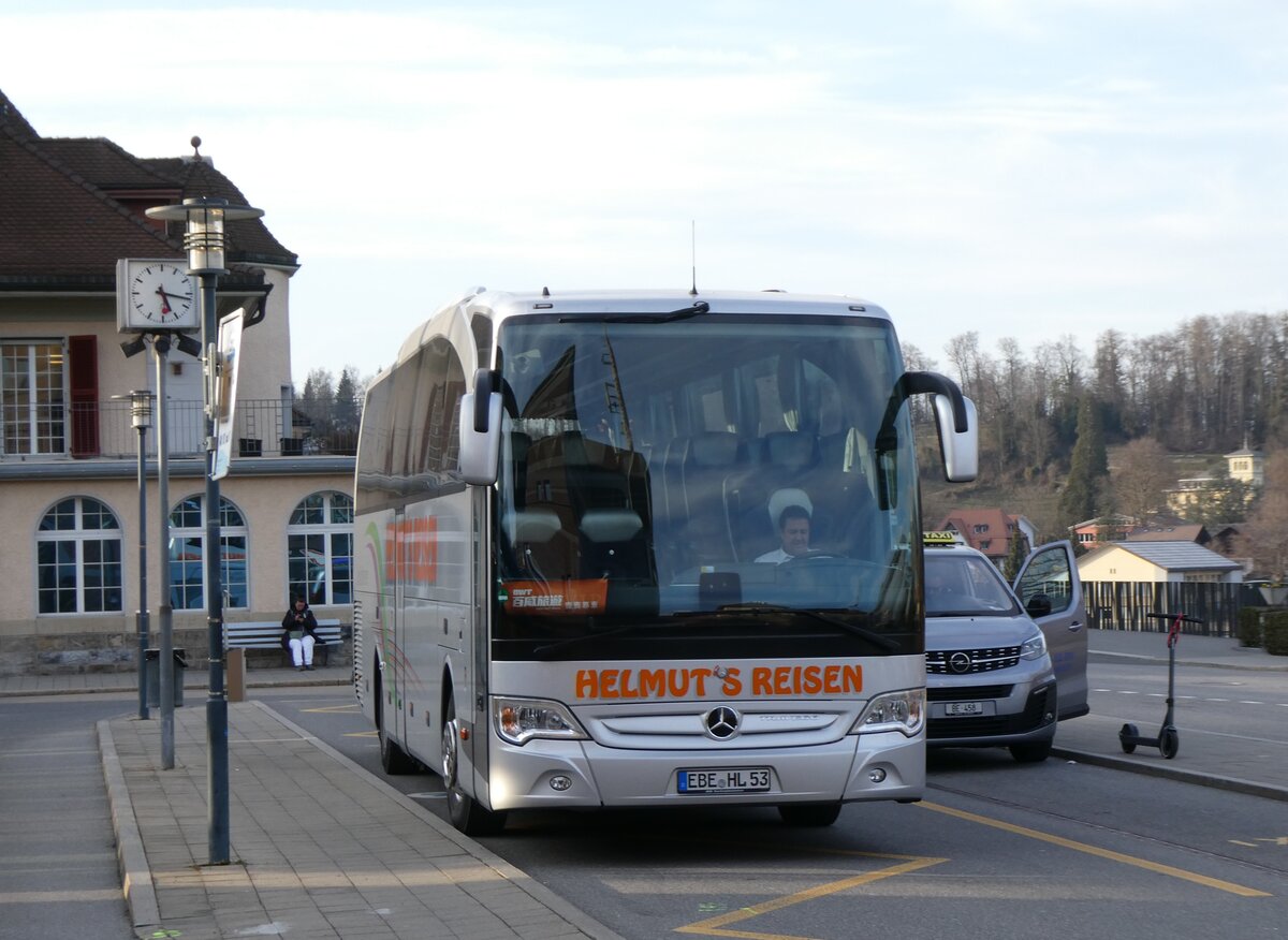 (272'654) - Aus Deutschland: Helmut's Reisen, Markt Schwaben - EBE-HL 53 - Mercedes am 6. M�rz 2025 beim Bahnhof Spiez