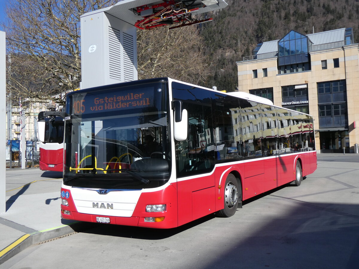(272'659) - PostAuto Bern - BE 403'166/PID 12'336 - MAN (ex Dr. Richard, A-Wien Nr. 1411) am 7. M�rz 2025 beim Bahnhof Interlaken West