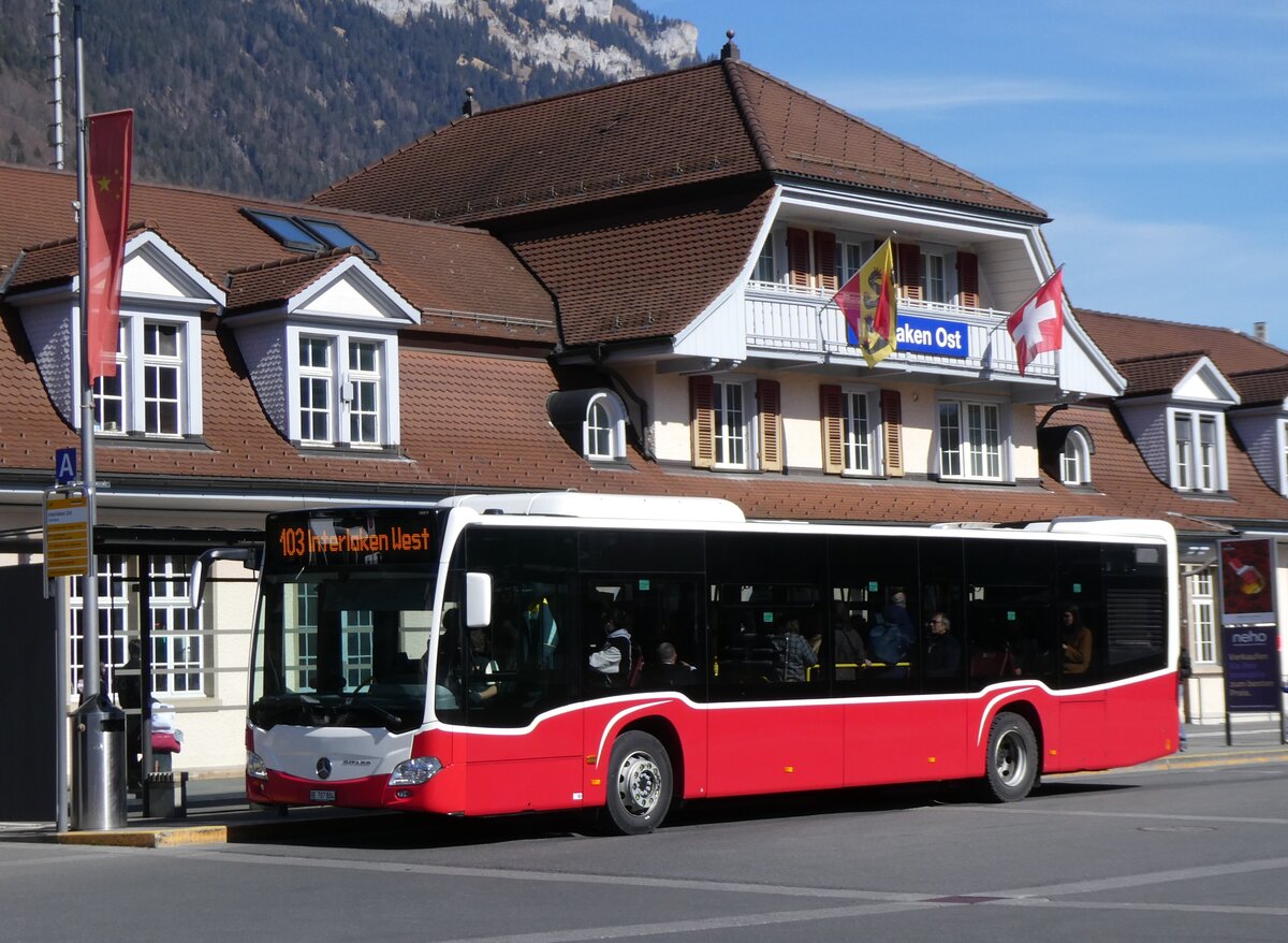 (272'680) - PostAuto Bern - BE 707'884/PID 12'414 - Mercedes (ex Wiener Linien, A-Wien Nr. 8154) am 7. M�rz 2025 beim Bahnhof Interlaken Ost