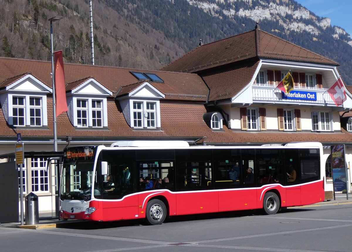 (272'682) - PostAuto Bern - BE 707'884/PID 12'414 - Mercedes (ex Wiener Linien, A-Wien Nr. 8154) am 7. M�rz 2025 beim Bahnhof Interlaken Ost