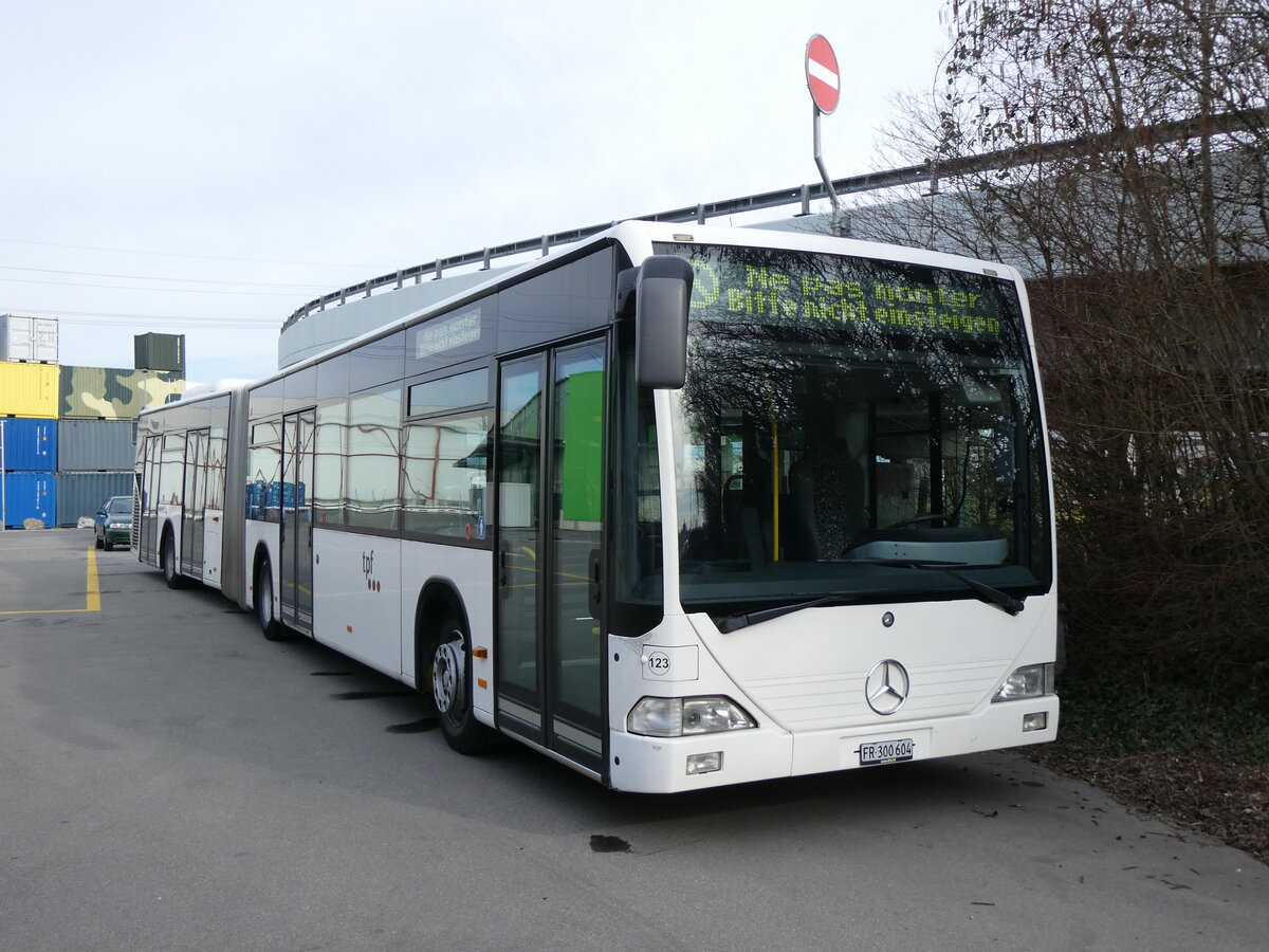 (272'704) - Wieland, Murten - Nr. 123/FR 300'604 - Mercedes (ex Knecht, Windisch Nr. 215; ex Interbus, Yverdon Nr. 215; ex BVB Basel Nr. 794; ex ASN Stadel Nr. 199/PID 4125) am 9. M�rz 2025 in Kerzers, Interbus