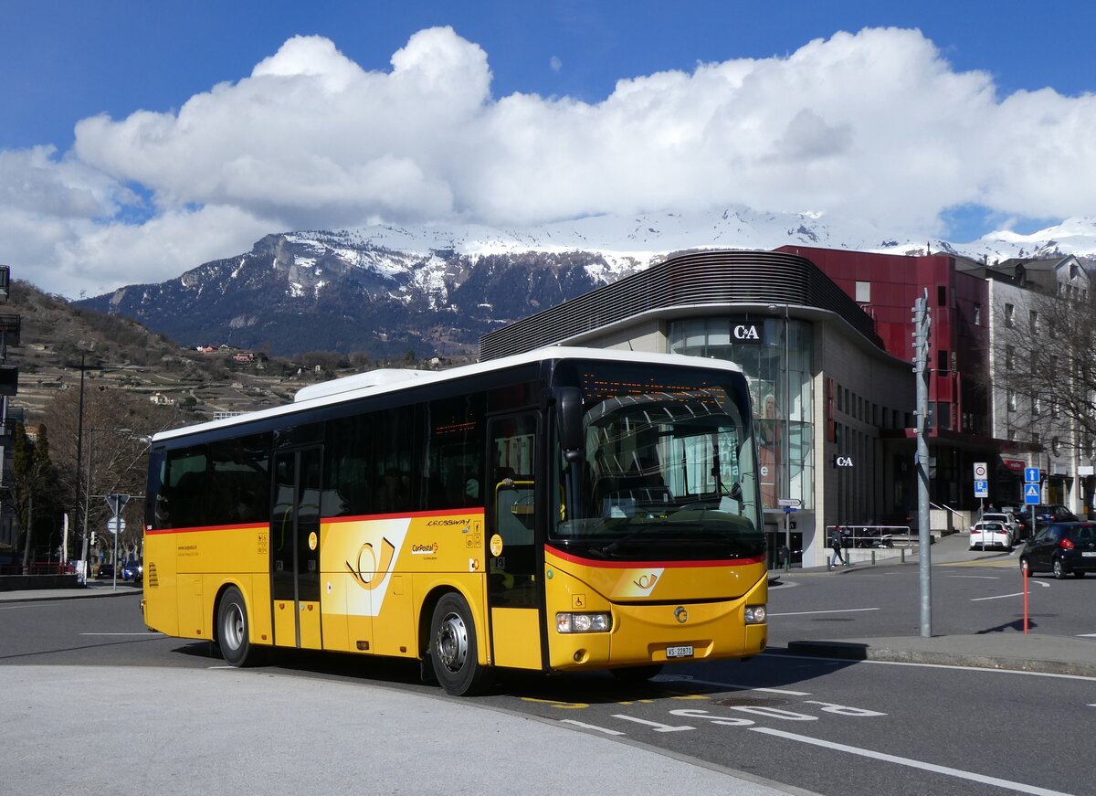 (272'763) - Ev�quoz, Erde - VS 22'870/PID 5488 - Irisbus am 11. M�rz 2025 beim Bahnhof Sion