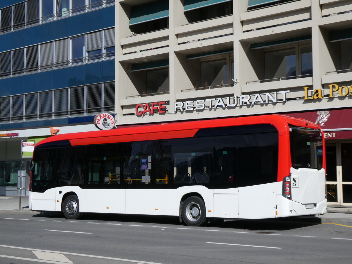 (272'764) - PostAuto Wallis - VS 574'956/PID 12'148 - eMercedes am 11. M�rz 2025 beim Bahnhof Sion