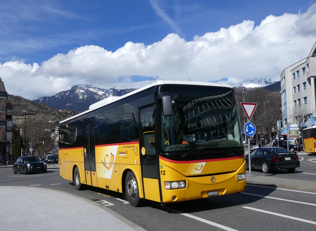 (272'785) - PostAuto Wallis - Nr. 12/VS 106'000/PID 5255 - Irisbus (ex Theytaz, Sion) am 11. M�rz 2025 beim Bahnhof Sion 