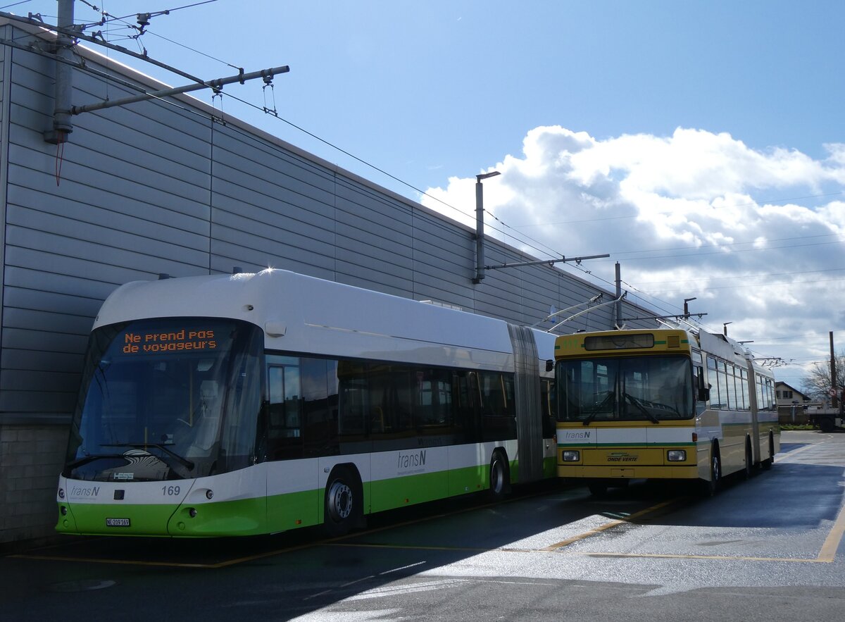 (272'831) - transN, La Chaux-de-Fonds - Nr. 169/NE 209'168 - Hess/Hess Gelenktrolleybus (Teilaufnahme) + Nr. 117 - NAW/Hess Gelenktrolleybus (ex TN Neuch�tel Nr. 117) am 13. M�rz 2025 in Marin, D�p�t