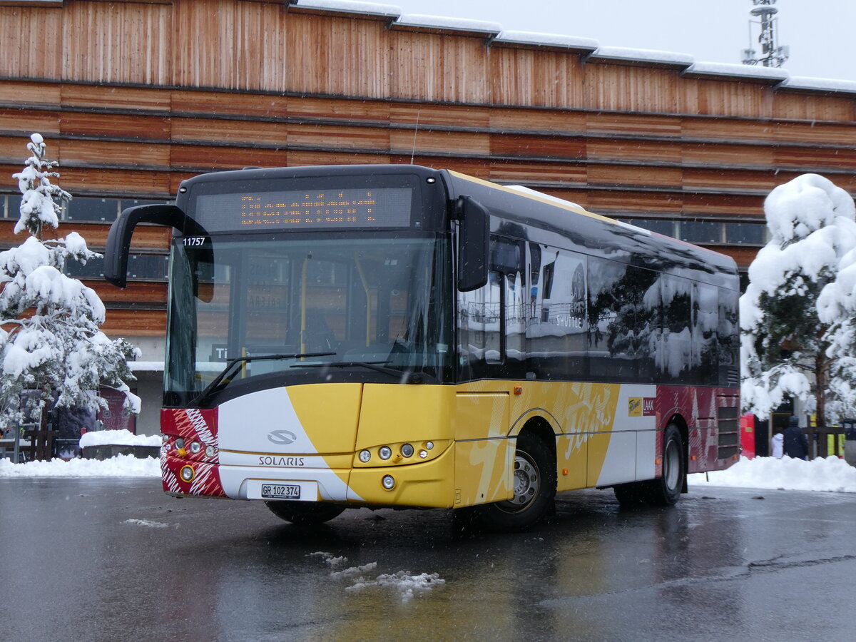 (272'864) - PostAuto Graub�nden - GR 102'374/PID 11'757 - Solaris am 14. M�rz 2025 in Flims, Bergbahnen