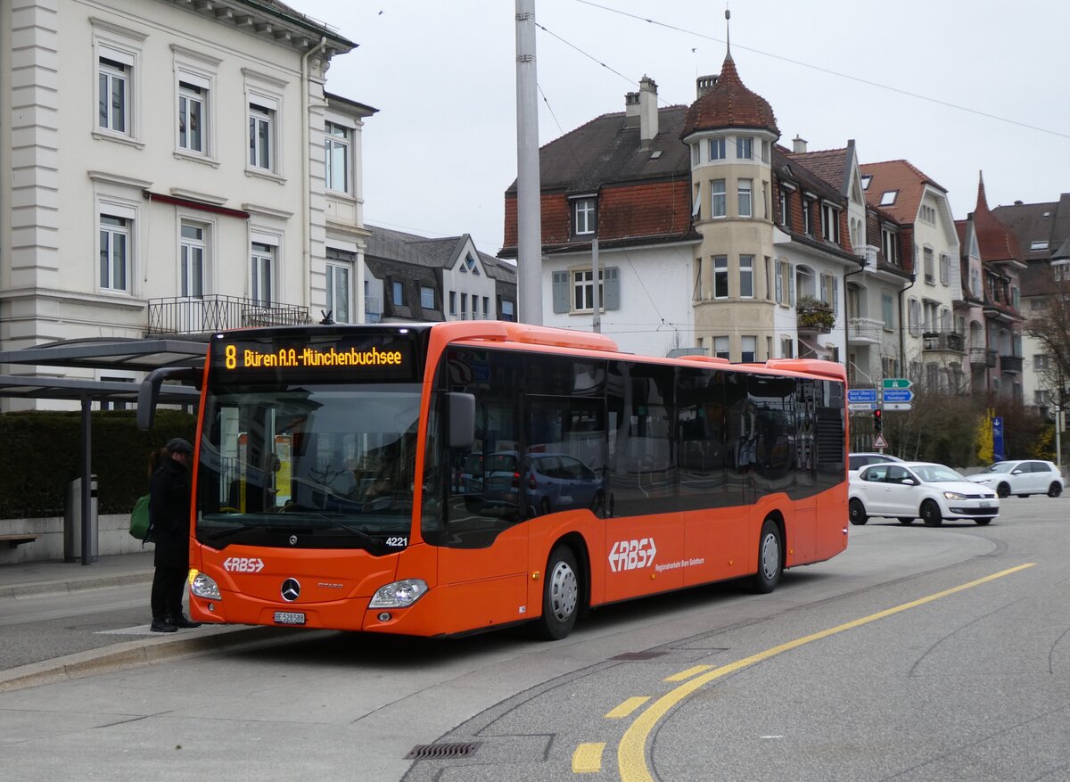 (273'008) - RBS Worblaufen - Nr. 4221/SO 528'588 - Mercedes (ex Nr. 221) am 15. M�rz 2025 beim Hauptbahnhof Solothurn