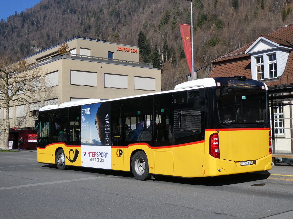 (273'058) - PostAuto Bern - BE 827'645/PID 11'426 - Mercedes am 18. M�rz 2025 beim Bahnhof Interlaken Ost