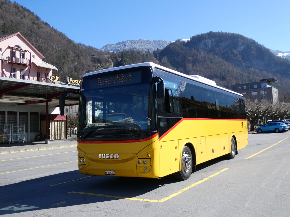 (273'062) - Fl�ck, Brienz - Nr. 24/BE 868'724/PID 11'593 - Iveco am 18. M�rz 2025 in Meiringen, Postautostation