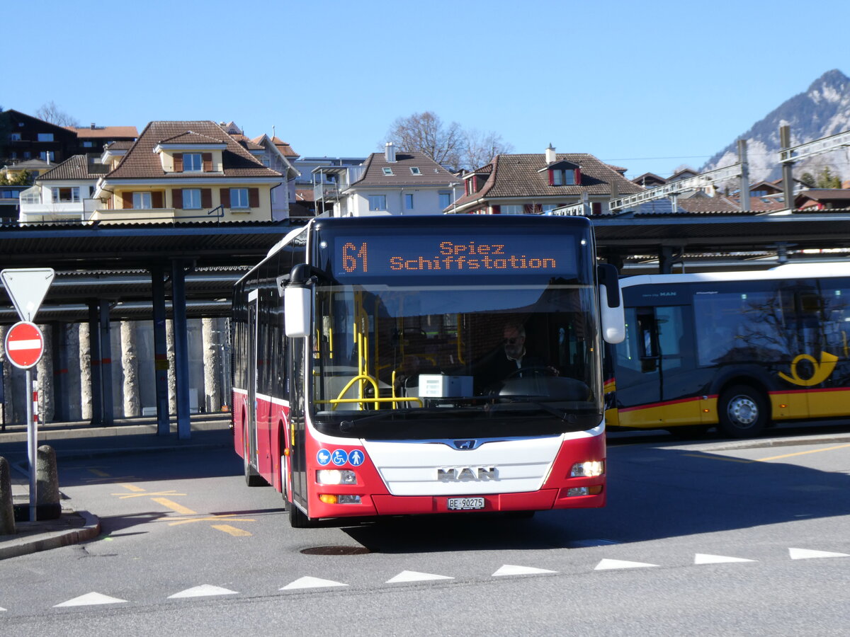 (273'079) - PostAuto Bern - BE 90'275/PID 12'337 - MAN (ex Dr. Richard, A- Wien Nr. 1413) am 20. M�rz 2025 beim Bahnhof Spiez