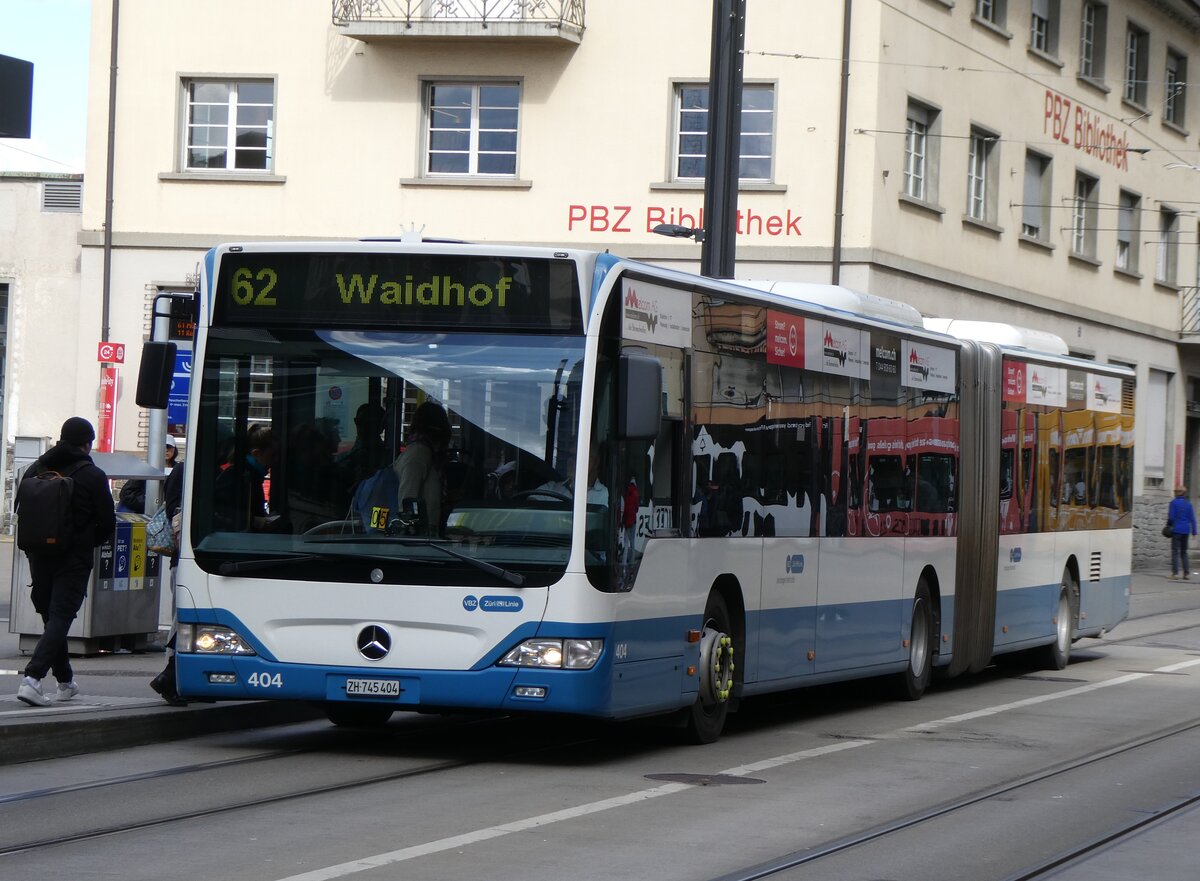 (273'153) - VBZ Z�rich - Nr. 404/ZH 745'404 - Mercedes am 24. M�rz 2025 beim Bahnhof Z�rich Oerlikon