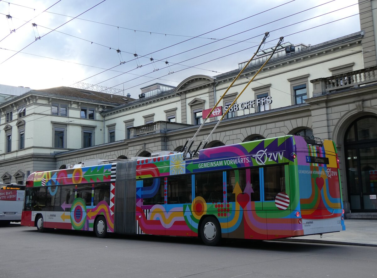 (273'176) - SW Winterthur - Nr. 132 - Hess/Hess Gelenktrolleybus am 24. M�rz 2025 beim Hauptbahnhof Winterthur