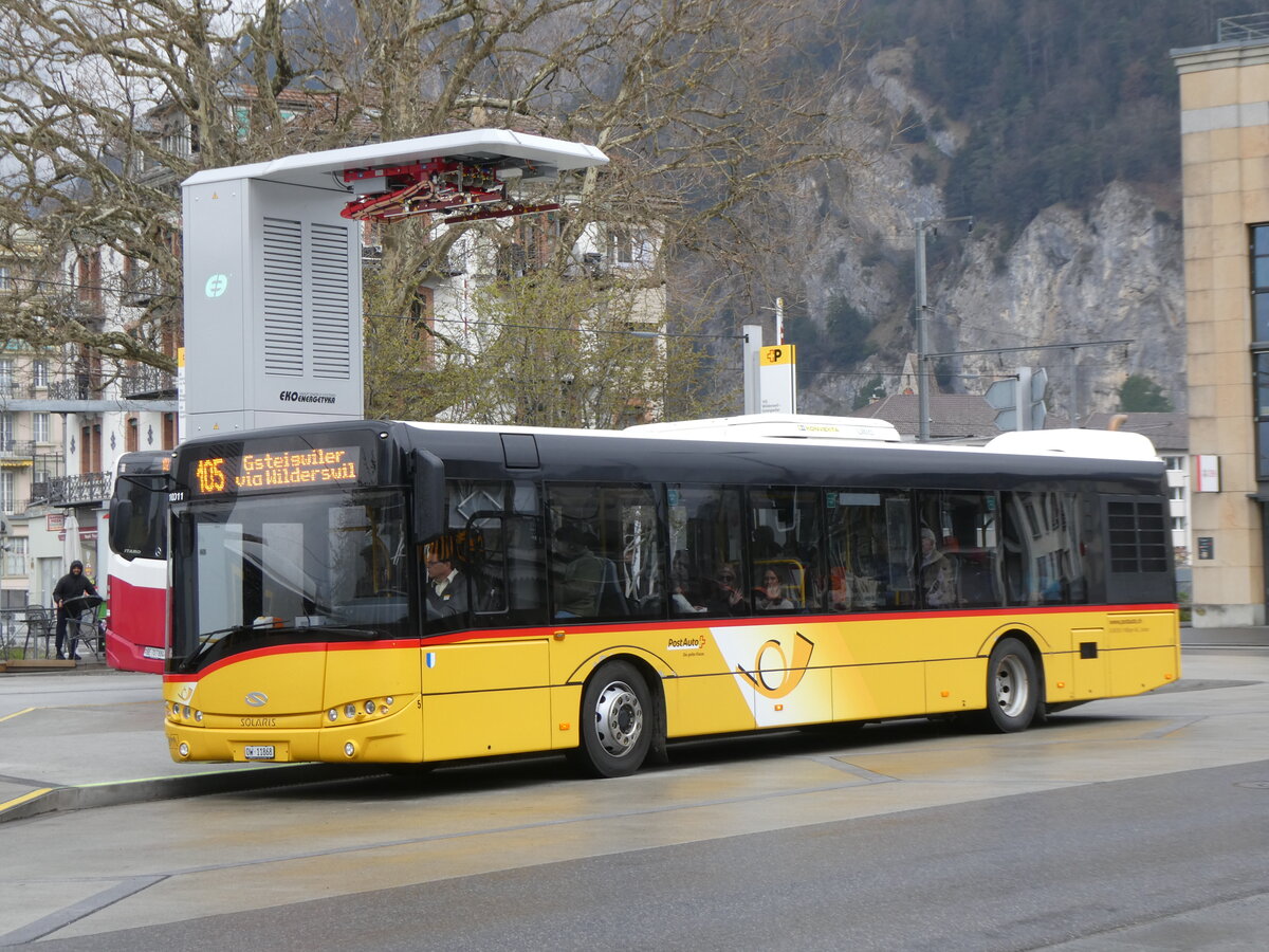 (273'192) - H�fliger, Sursee - Nr. 5/OW 11'868/PID 10'011 - Solaris am 26. M�rz 2025 beim Bahnhof Interlaken West (Einsatz PostAuto)