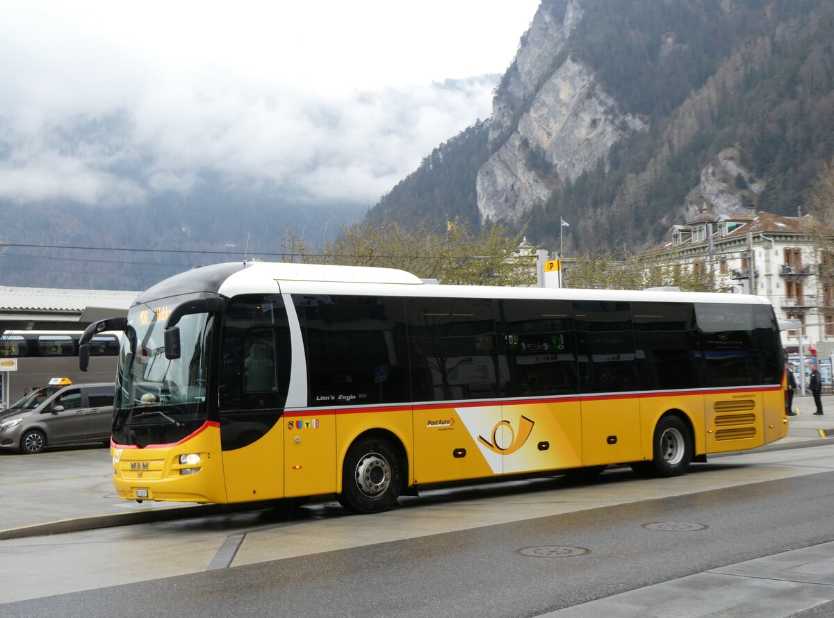 (273'194) - PostAuto Bern - Nr. 71/BE 412'071/PID 11'071 - MAN (ex PostAuto Zentralschweiz Nr. 20; ex Dillier, Sarnen Nr. 20) am 26. M�rz 2025 beim Bahnhof Interlaken West