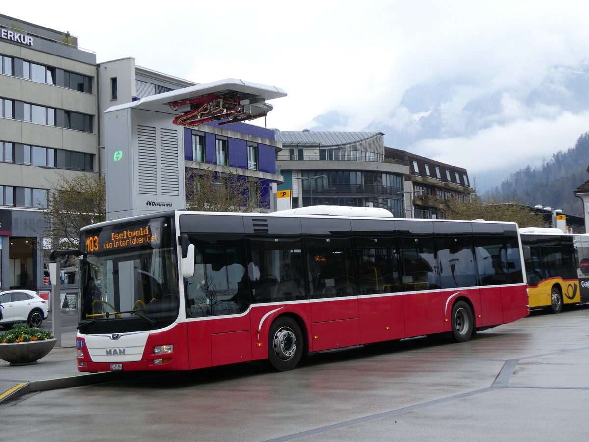 (273'195) - PostAuto Bern - BE 403'166/PID 12'336 - MAN (ex Dr. Richard, A-Wien Nr. 1411) am 26. M�rz 2025 beim Bahnhof Interlaken West