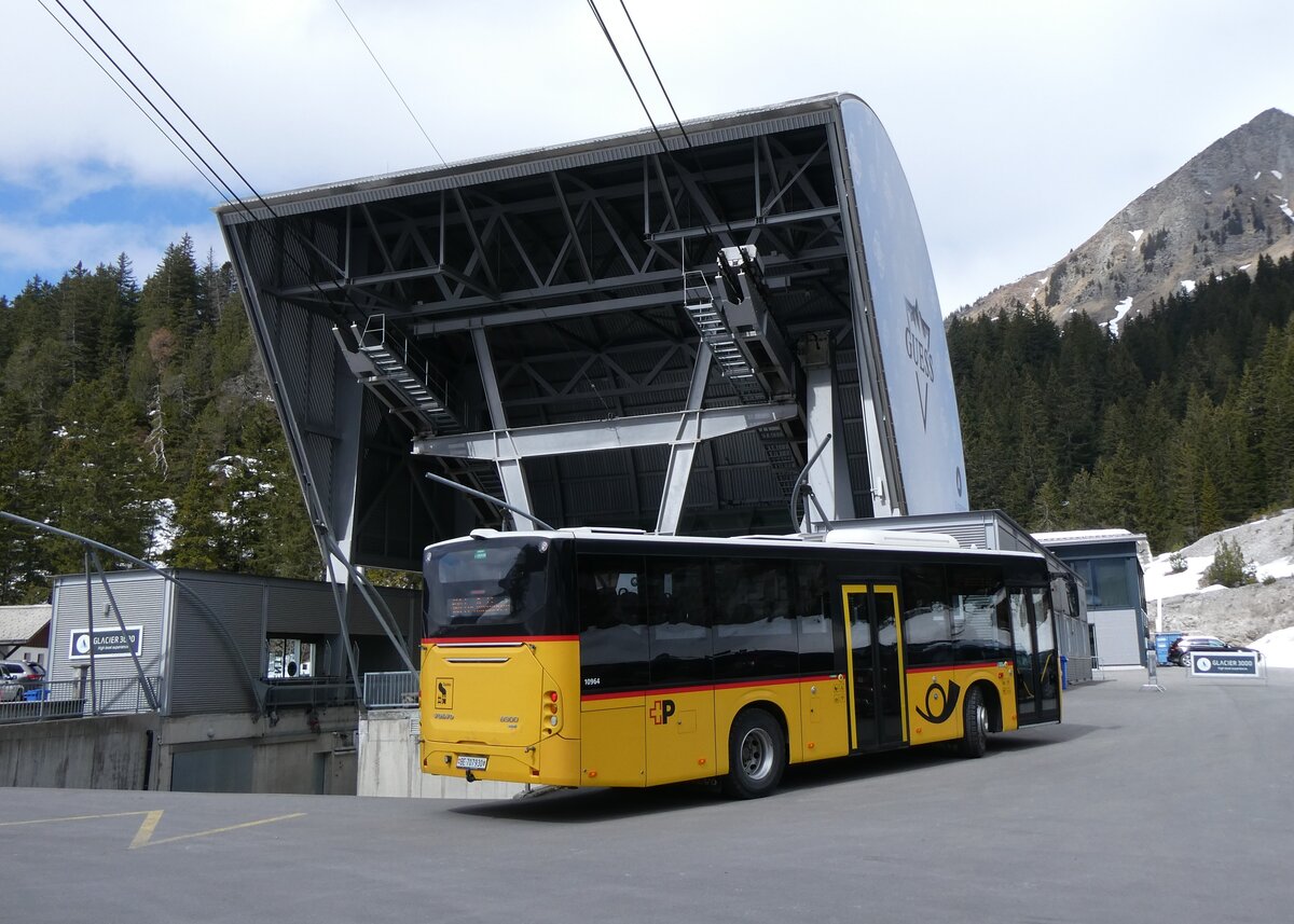 (273'214) - PostAuto Bern - BE 707'930/PID 10'964 - Volvo (ex K�bli, Gstaad; ex PostAuto Bern BE 538'988; ex PostAuto Bern BE 653'386) am 27. M�rz 2025 in Col du Pillon, Glacier 3000