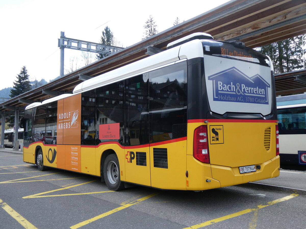 (273'237) - PostAuto Bern - BE 707'944/PID 12'071 - Mercedes (ex K�bli, Gstaad) am 27. M�rz 2025 beim Bahnhof Gstaad