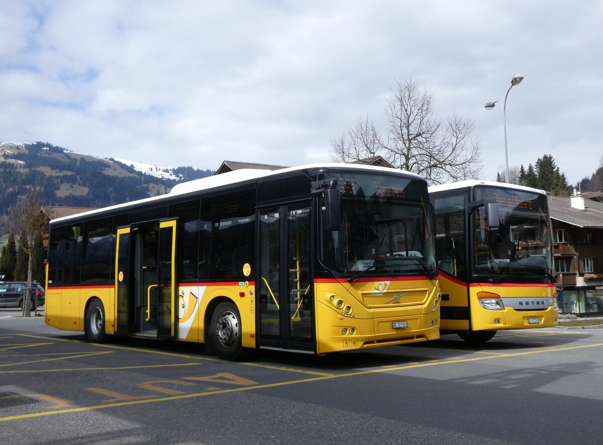 (273'242) - PostAuto Bern - BE 707'919/PID 11'458 - Volvo (ex K�bli, Gstaad) am 27. M�rz 2025 beim Bahnhof Gstaad