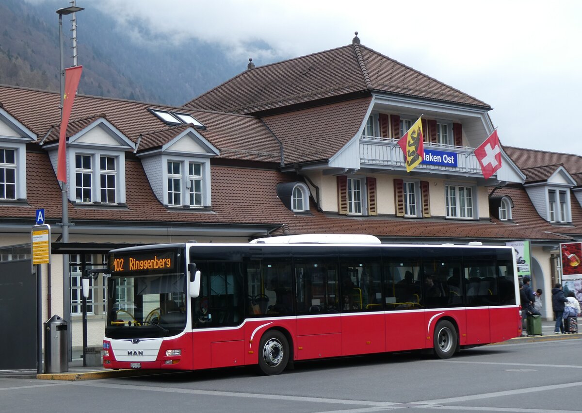 (273'245) - PostAuto Bern - BE 403'166/PID 12'336 - MAN (ex Dr. Richard, A-Wien Nr. 1411) am 28. M�rz 2025 beim Bahnhof Interlaken Ost 