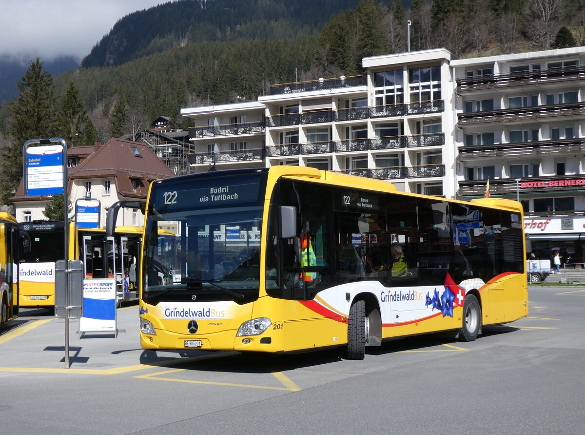 (273'247) - GrindelwaldBus, Grindelwald - Nr. 201/BE 905'201 - Mercedes am 28. M�rz 2025 beim Bahnhof Grindelwald