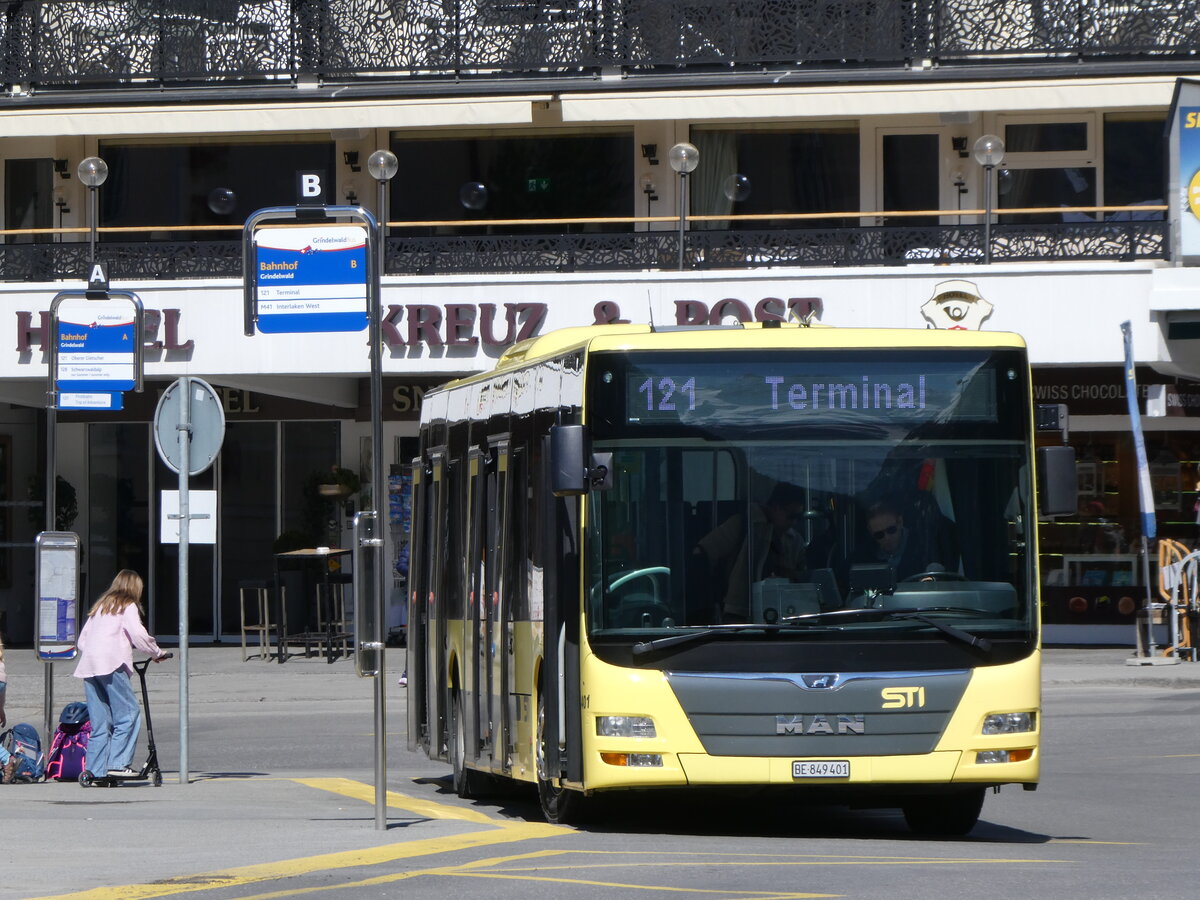 (273'271) - STI Thun - Nr. 401/BE 849'401 - MAN am 28. M�rz 2025 beim Bahnhof Grindelwald