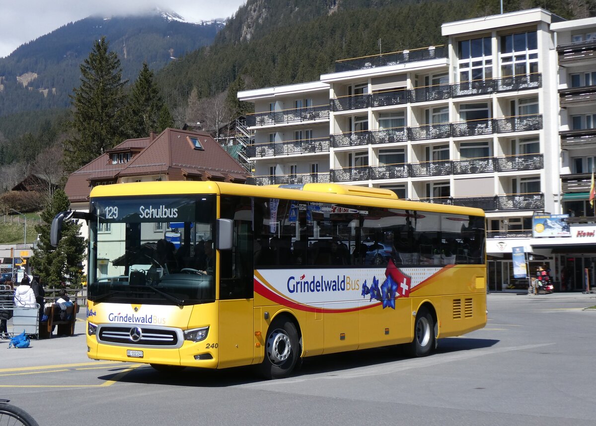 (273'276) - GrindelwaldBus, Grindelwald - Nr. 240/BE 102'240 - Mercedes am 28. M�rz 2025 beim Bahnhof Grindelwald