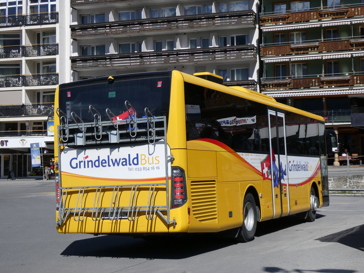 (273'277) - GrindelwaldBus, Grindelwald - Nr. 240/BE 102'240 - Mercedes am 28. M�rz 2025 beim Bahnhof Grindelwald