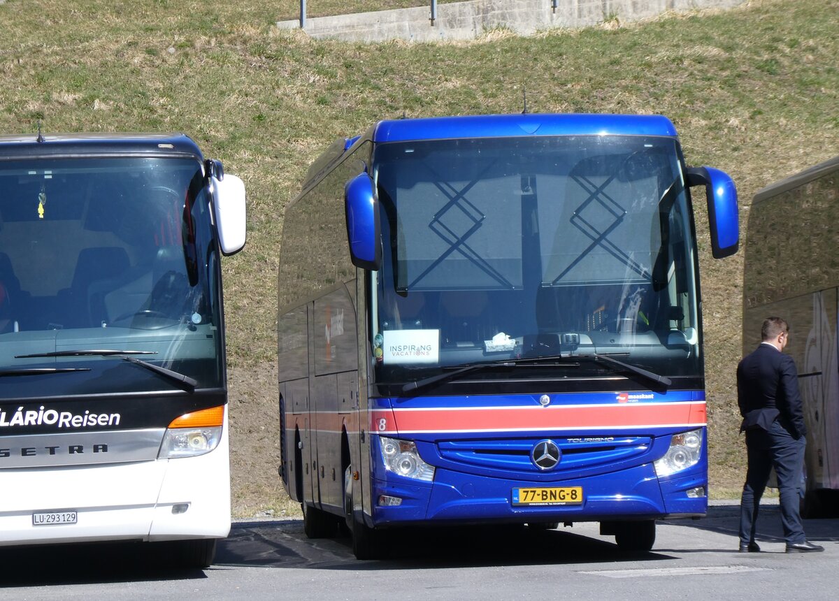 (273'295) - Aus Holland: Maaskant, Lith - Nr. 8/77-BNG-8 - Mercedes am 28. M�rz 2025 in Grindelwald, Grund