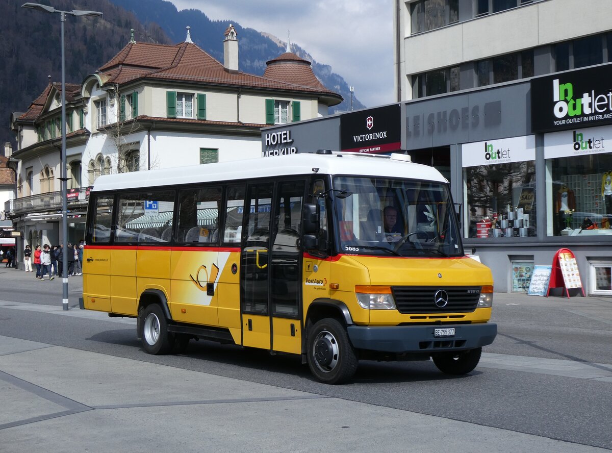 (273'303) - PostAuto Bern - BE 755'377/PID 5683 - Mercedes/Kusters am 28. M�rz 2025 beim Bahnhof Interlaken West