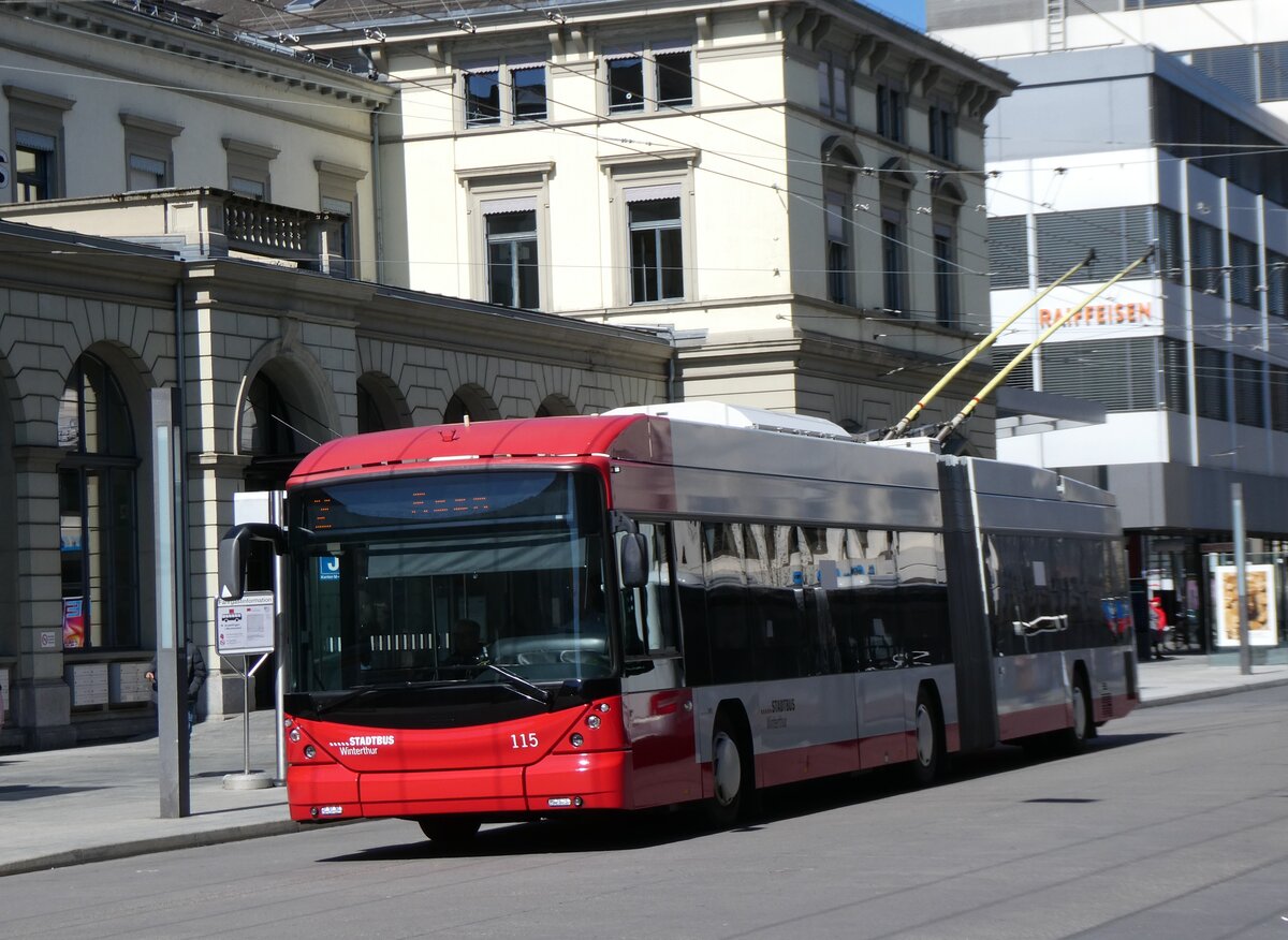 (273'487) - SW Winterthur - Nr. 115 - Hess/Hess Gelenktrolleybus am 2. April 2025 beim Hauptbahnhof Winterthur