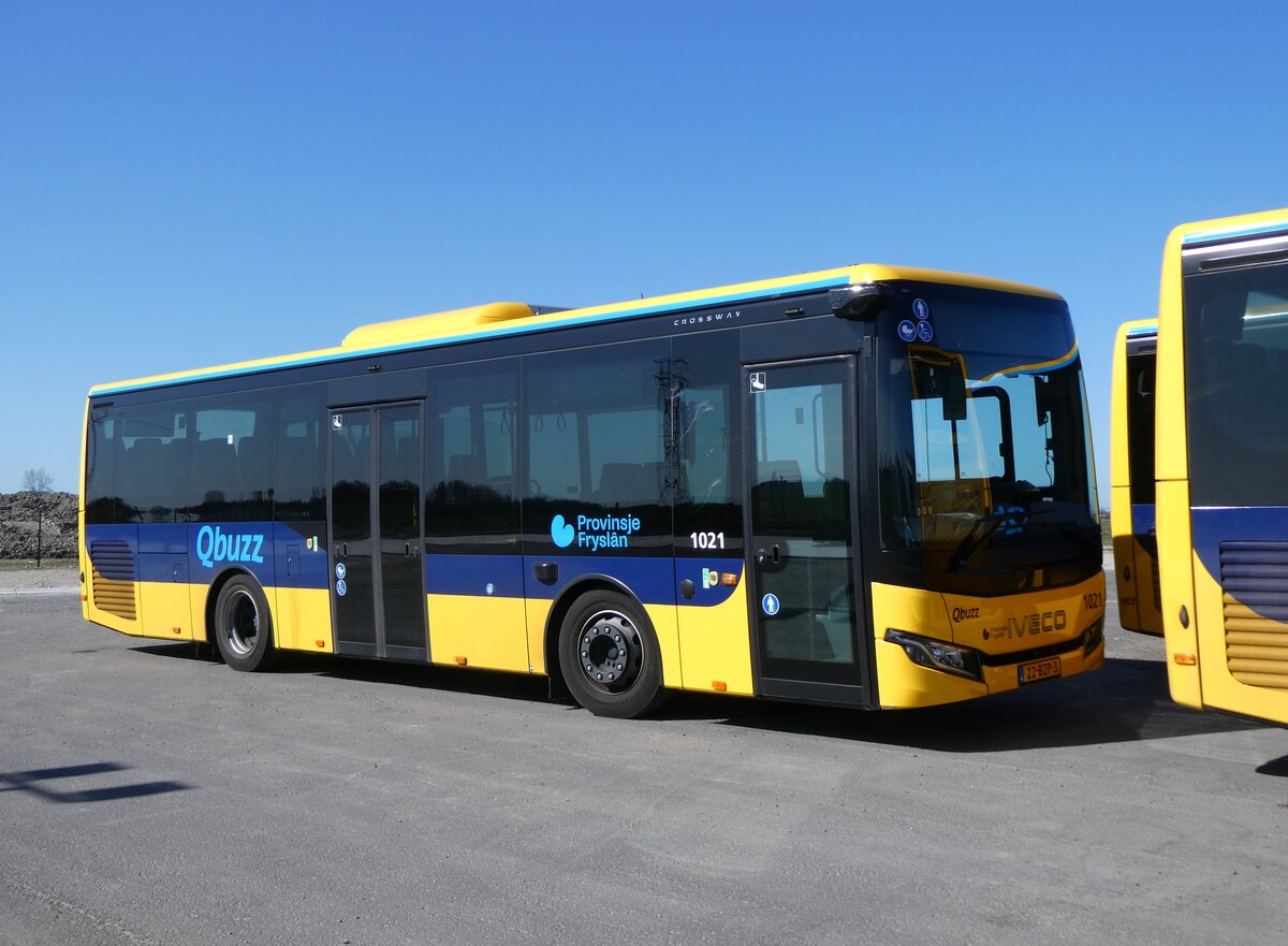 (273'628) - Qbuzz, Groningen - Nr. 1021/22-BZP-3 - Iveco am 5. April 2025 in Dokkum, Garage