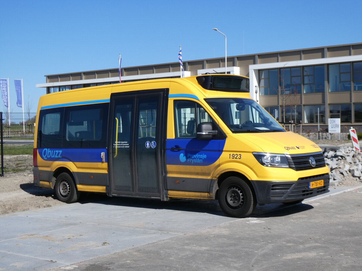 (273'646) - Qbuzz, Groningen - Nr. 1923/H-781-RD - VW am 5. April 2025 in Dokkum, Garage