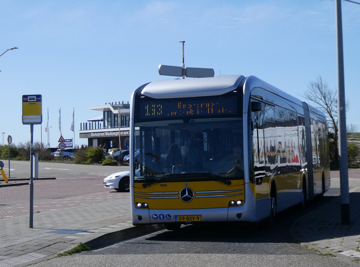 (273'704) - Qbuzz, Groningen - Nr. 7534/09-BXV-9 - eMercedes am 5. April 2025 in Lauwersoog, Veerhaven